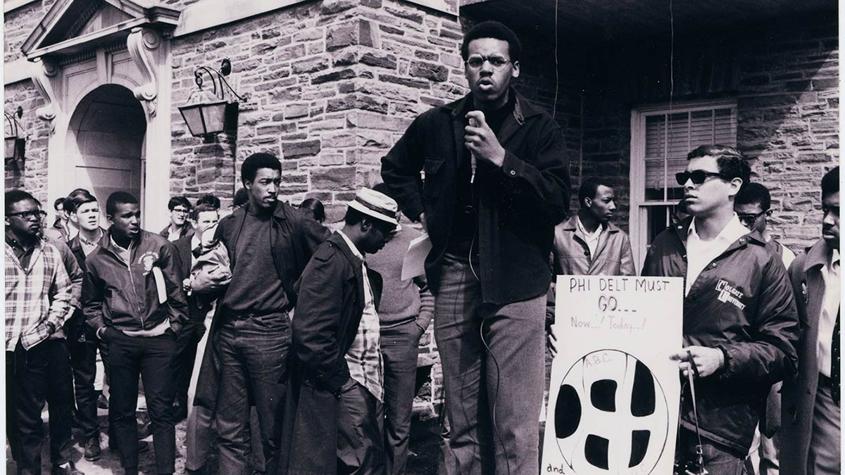 Bill Robinson, Class of 1969, speaks during rally, 1968